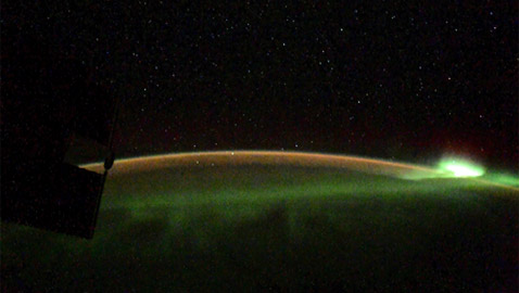 رائد فضاء روسي يلتقط صورا مدهشة لأضواء الشفق القطبي من الفضاء