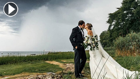 بالفيديو.. غضب الطبيعة ينال من عريس 