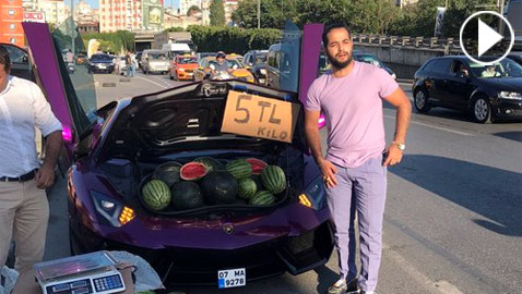 بسيارة لامبورجيني فارهة.. فيديو لمليونير يبيع البطيخ بشوارع إسطنبول
