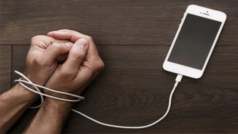 أتريد التخلص من إدمان الهاتف؟.. إليك 4 طرق ستساعدك!