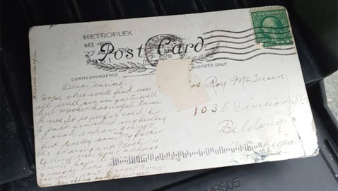 كُتبت عام 1920 ووصلت عام 2020.. بطاقة بريدية تأخرت 100 سنة!