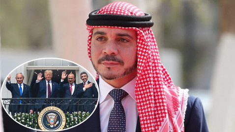 أمير أردني يتجاهل الحدث التاريخي ويسخر منهم لعدم ارتدائهم الكمامات!