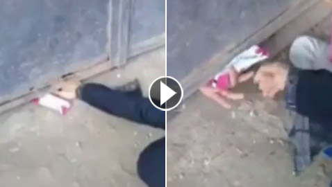 فيديو يمزق القلب.. مصري يحبس والدته العجوز مدة سنة بسبب معاشها!