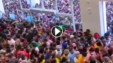 شاهد أكبر استخفاف بخطر كورونا عرفه العالم حتى الآن