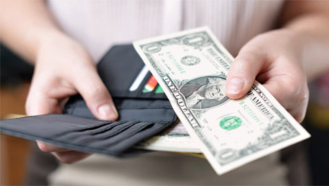 ما الذي تستطيع شراءه بدولار واحد في الدول المختلفة حول العالم؟