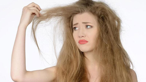 وصفات طبيعية تحمي شعرك من الجفاف في فصل الخريف