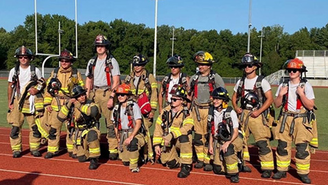 أطول رجل إطفاء بالعالم، في أمريكا