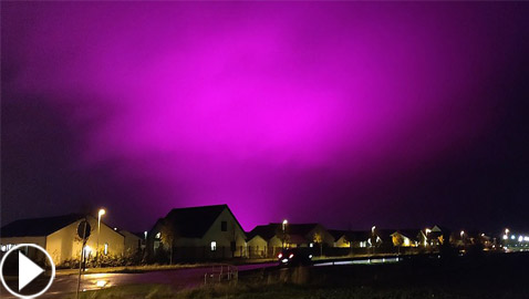 السماء البنفسجية تفجع بلدة بأكملها.. والسبب لا يخطر على بال!