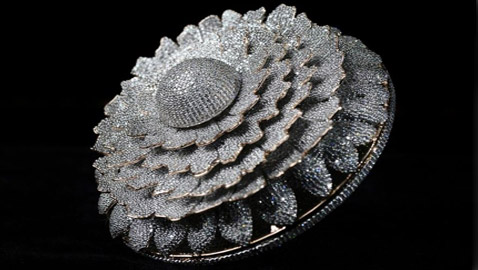 خاتم مرصع بأكثر من 12 ألف ماسة يدخل موسوعة غينيس! صور