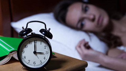 الاستيقاظ عند الثالثة صباحا.. تعرف على أسبابه وحلوله
