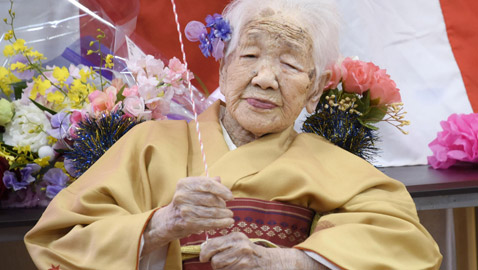 تعشق الشوكولاتة.. أكبر معمرة على الأرض تحتفل بعيدها الـ118