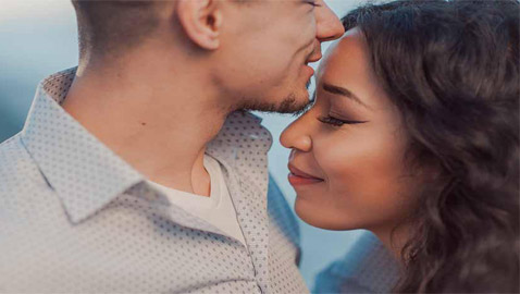 ثنائيات في الأبراج تختبر كيمياء حادة في البداية.. ثم ما تلبث أن تختفي!