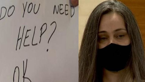 بورقة من 4 كلمات.. نادلة في مطعم تنقذ طفلاً من عائلته