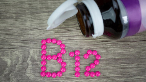 4 أعراض جسدية تحذر من أن مستويات B12 منخفضة للغاية في جسمك!