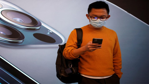 آبل تبتكر ميزة تسمح لهواتف آيفون التعرف على الوجه رغم ارتداء الكمامة