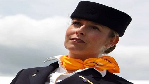 ما هو أول شيء يلفت انتباه مضيفات الطيران في المسافرين؟