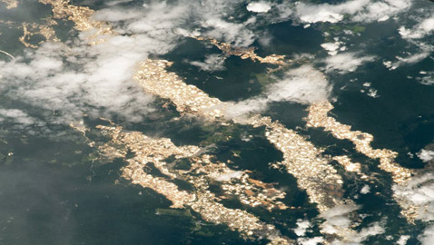 صور نادرة تكشف أنهار الذهب في غابات الأمازون تخفي جانبا مظلما