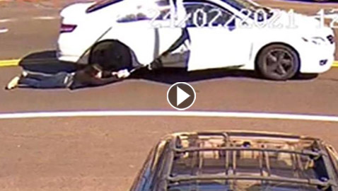 فيديو يوثق حادثة سرقة.. وموقف 